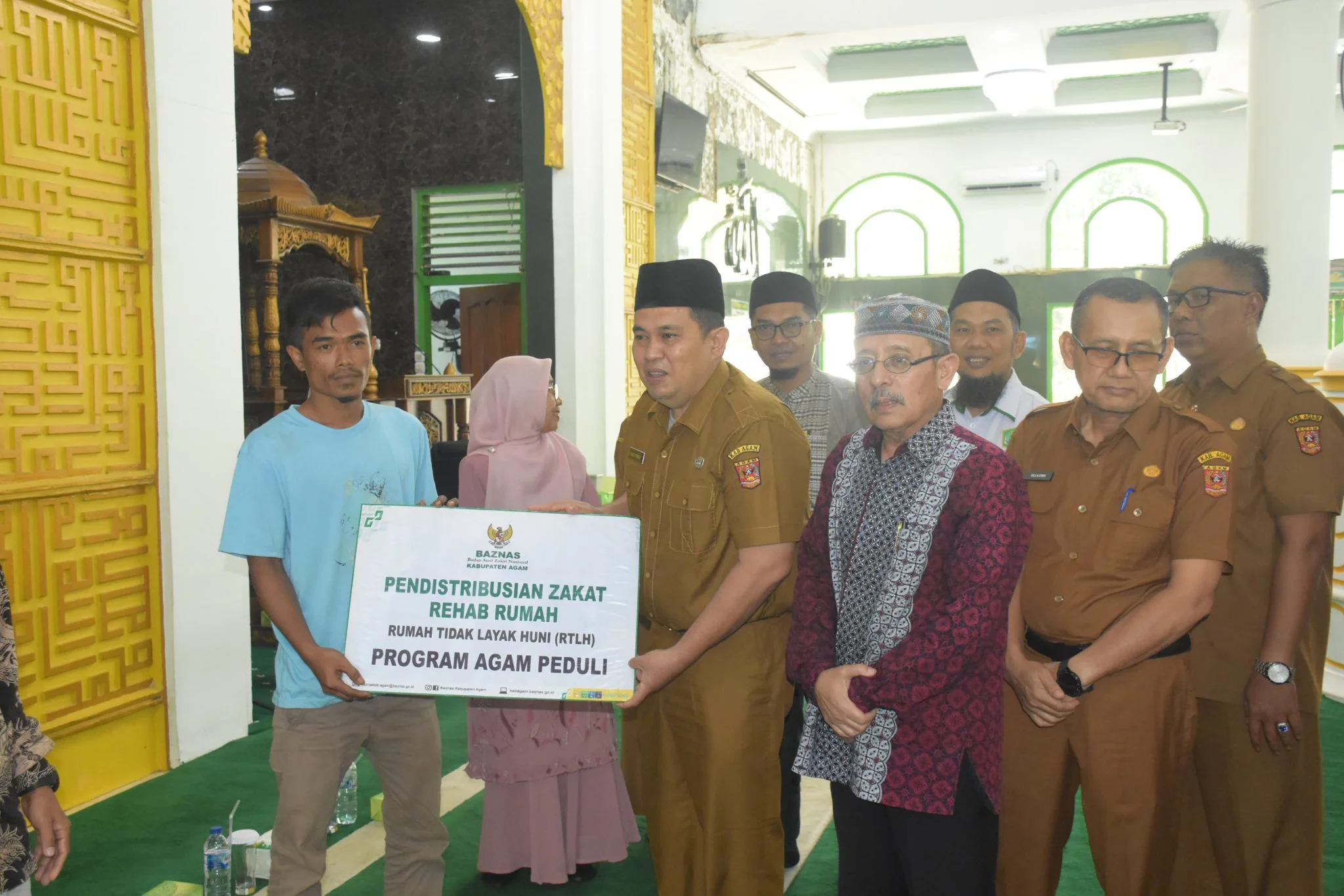 BAZNAS Agam Salurkan Zakat Rp799,6 Juta untuk 390 Mustahik