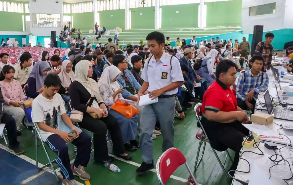 Pemkot Surabaya Salurkan Beasiswa Pemuda Tangguh untuk 7.380 Siswa SMA/SMK Sederajat Lewat Sekolah