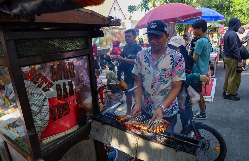 Pemkot Surabaya, memastikan penanganan kasus dugaan pungli di kawasan CFD Taman Bungkul, masih terus berproses.