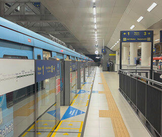 Cerita Penumpang saat LRT Gangguan di Cawang: Berhenti Mendadak dan Suara Kencang