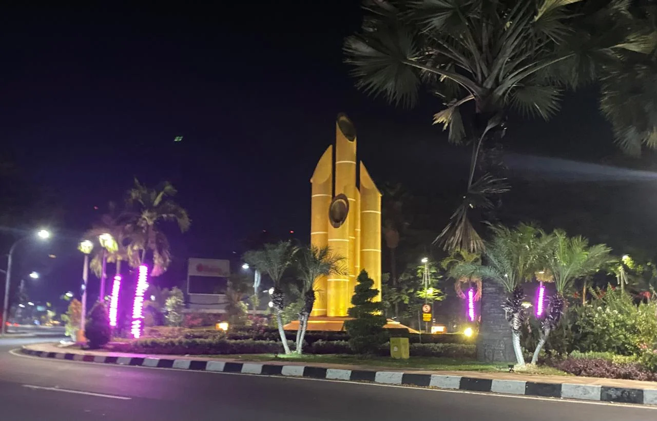 Gemerlap Malam Monumen Bambu Runcing Tempat Nongkrong Komunitas Motor