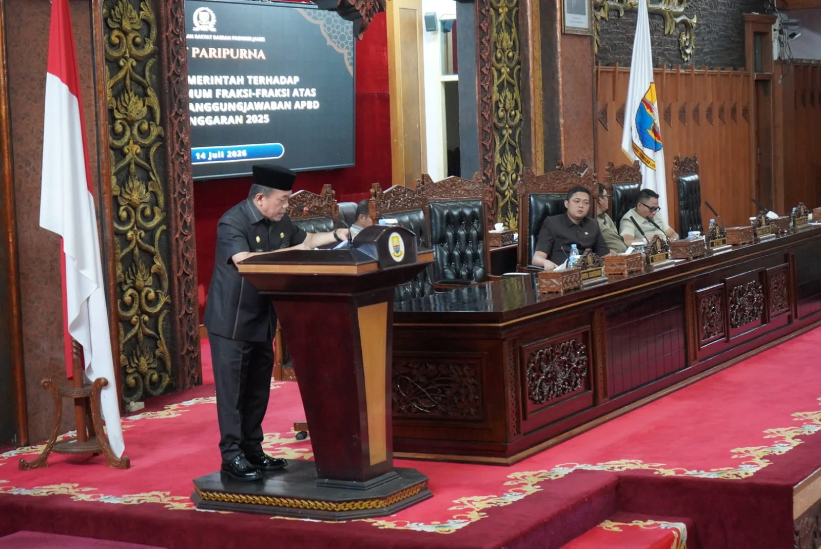 Gubernur Jawi Pandangan Umum Fraksi DPRD, Komitmen Perkuat Tata Kelola Keuangan Daerah