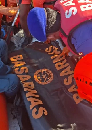 Hari Kedua Pencarian, ABK Kapal Turmalin Ditemukan Meninggal di Banyuwedang