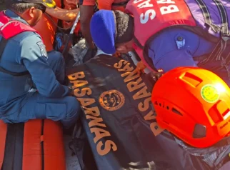 Hari Kedua Pencarian, ABK Kapal Turmalin Ditemukan Meninggal di Banyuwedang