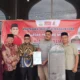 Hendri Muliana Salurkan 1500 Meter Karpet Sajadah untuk 25 Masjid di Nagan Raya