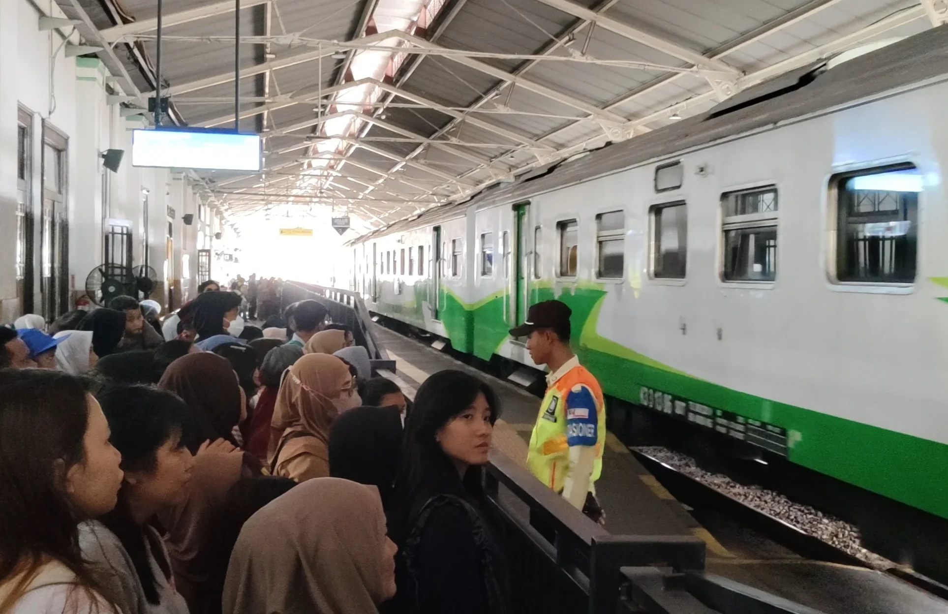 Permudah Perjalanan Penumpang, KAI Daop 8 Surabaya Integrasikan 18 Stasiun dengan KA Commuter dan Lokal