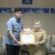 Kakanwil Kemenkum Riau Serahkan Penghargaan JDIH Terbaik II ke Bupati Bengkalis