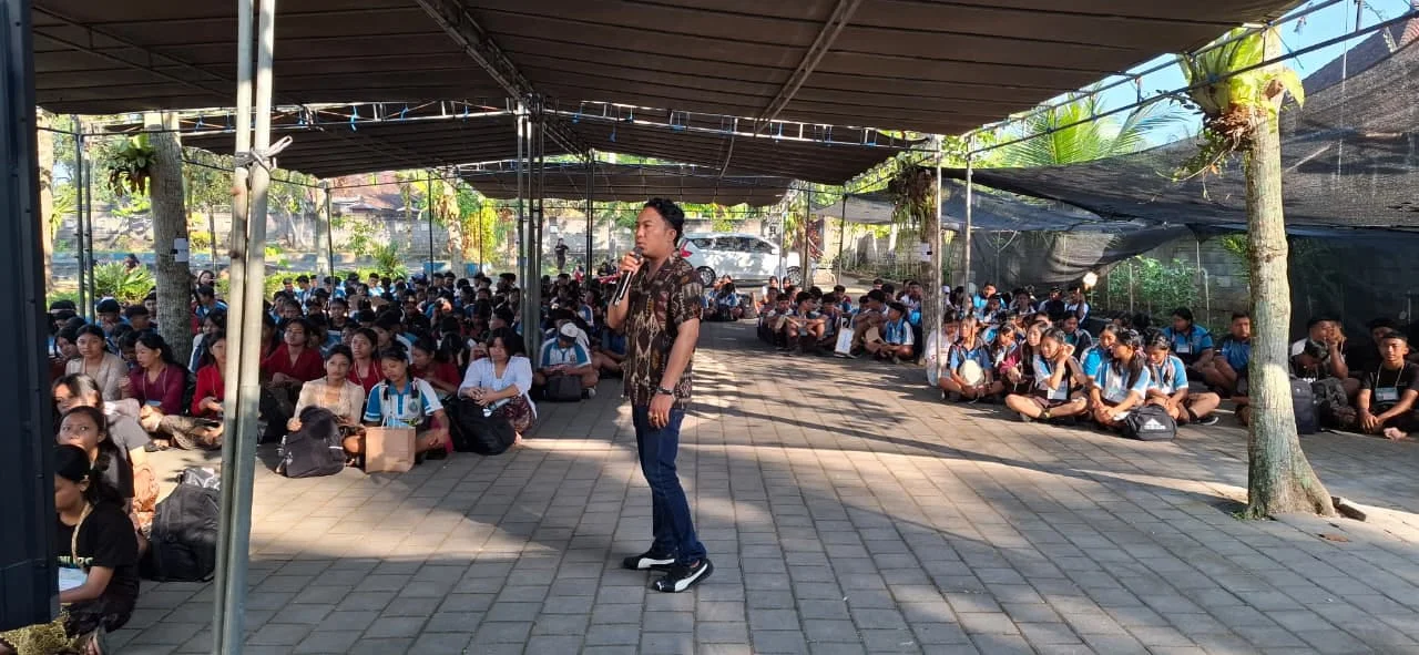 KPU Jembrana Edukasi Pemilih Pemula lewat MPLS Sekolah