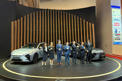 Lexus ES EV dan HEV Meluncur di GIIAS 2026, Harga Mulai Rp 1,2 Miliar
