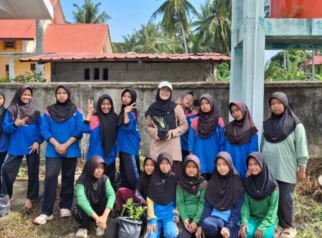 Melalui MATAMUDA, KUA Senayang Ajak Siswa MTs Peduli Lingkungan