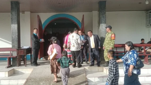 Monitoring Ibadah Minggu, Babinsa Pererat Silaturahmi dengan Jemaat HKBP Sidikalang