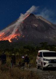 Nostalgia Pendaki: Foto-Foto Lawas Puncak Gunung Merapi Viral di Media Sosial
