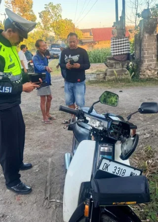 Pengendara Motor Alami Patah Tulang usai Alami Tabrak Lari Bus di Jembrana