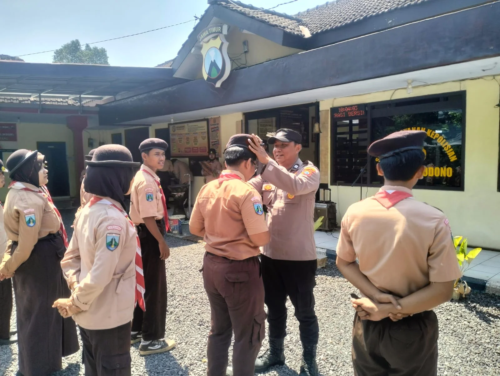 Polisi di Lumajang Bacok hingga Usus Keluar, Tetap Kembali Bertugas