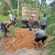 Puluhan Tahun Tak Tersentuh, Warga Subulussalam Swadaya Perbaiki Jalan Rusak