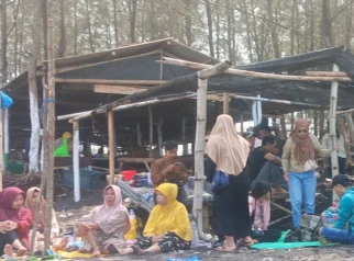 Ramainya Wisata Pantai Cemara Dongkrak Pendapatan UMKM