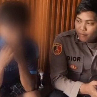 Rindu Tak Terbendung, Bocah di Situbondo Kayuh Sepeda Temui Ayah di Tahanan