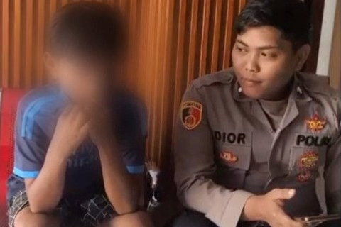 Rindu Tak Terbendung, Bocah di Situbondo Kayuh Sepeda Temui Ayah di Tahanan