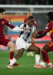 Roma Imbang 3-3 Lawan Cannes, Svilar Bantah Isu Juventus