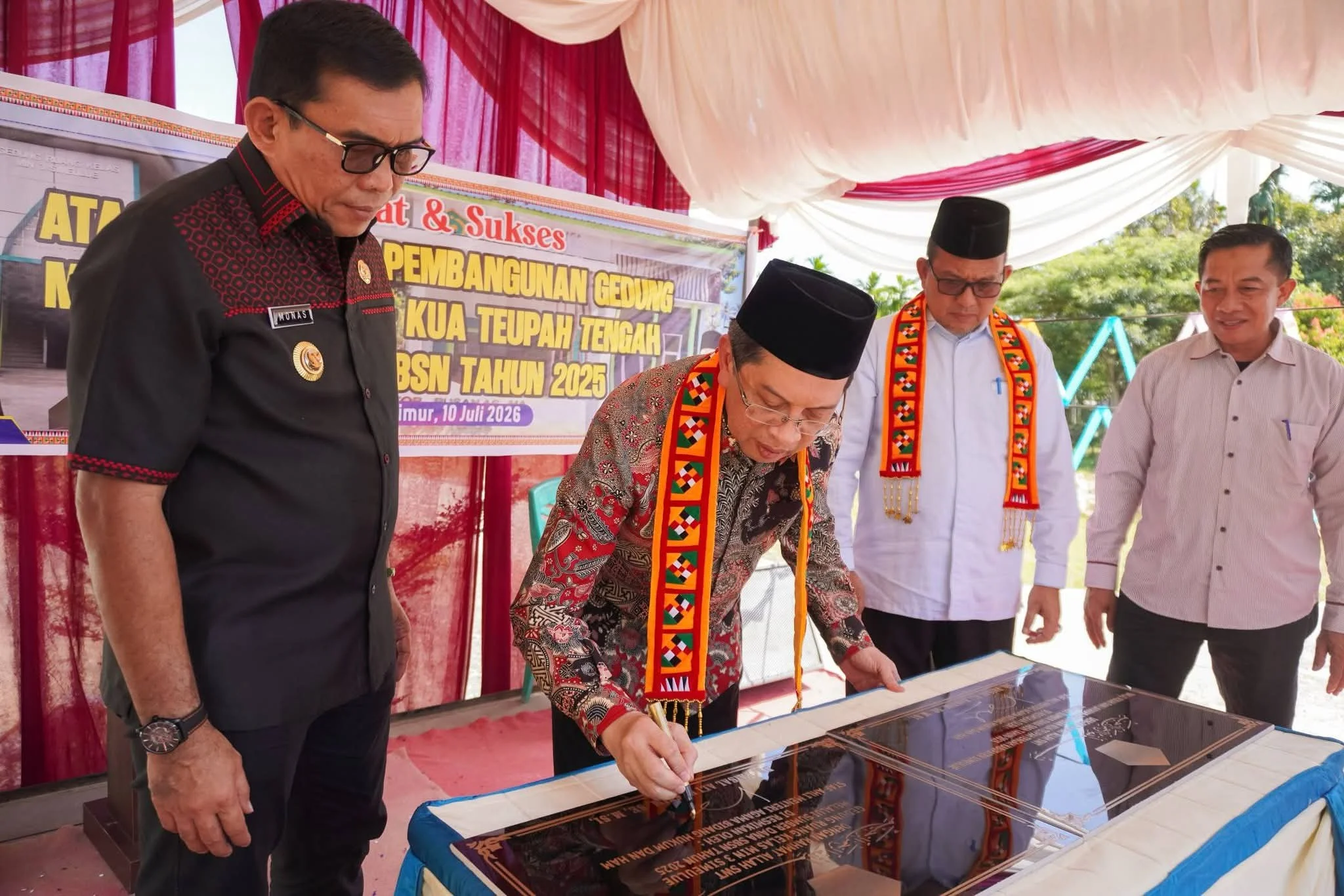 Sahli Menteri Bidang Kumham Kemenag RI Resmikan Gedung KUA Simeulue