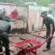 Satgas TMMD Ke-129 Kodim 0304/Agam Bersama Warga Bangun MCK Musala Nurul Huda