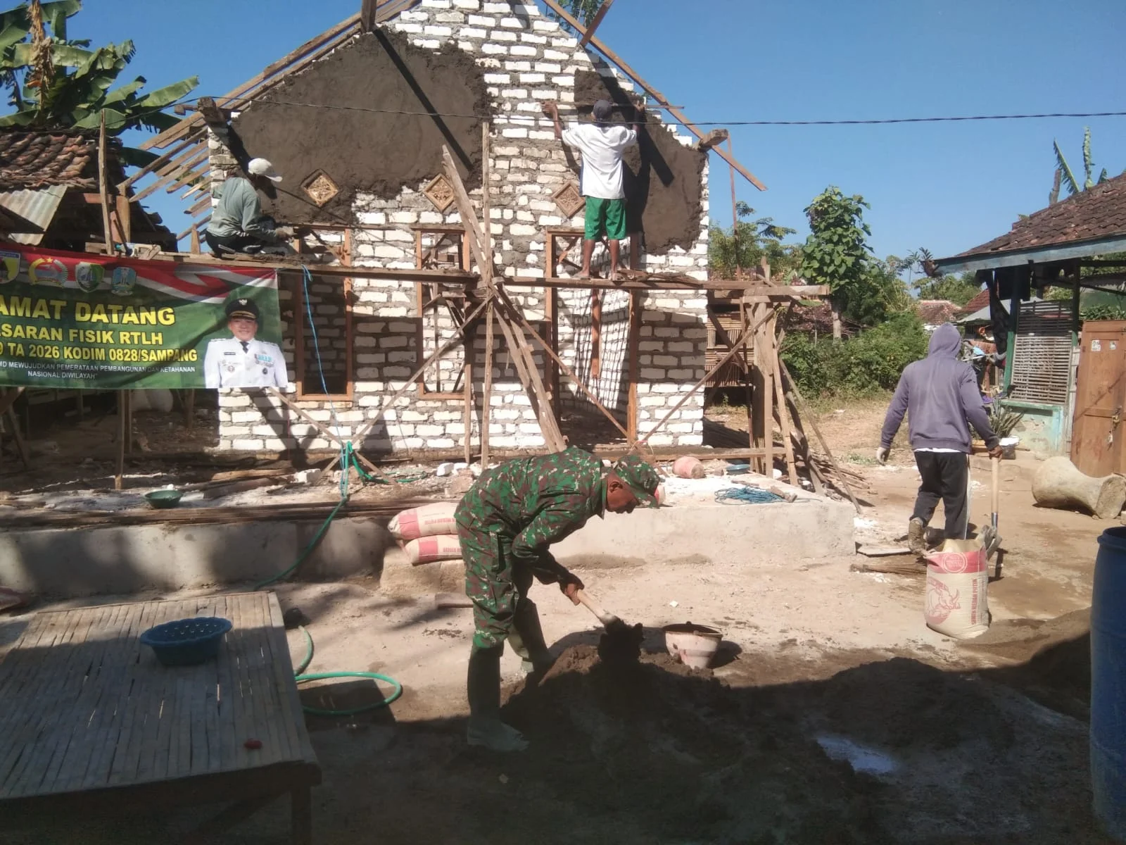 Satgas TMMD ke-129 Rehabilitasi Rumah Warga Sampang