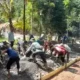 Satgas TMMD Percepat Pemasangan Keramik MCK Mushola Nurhidayah