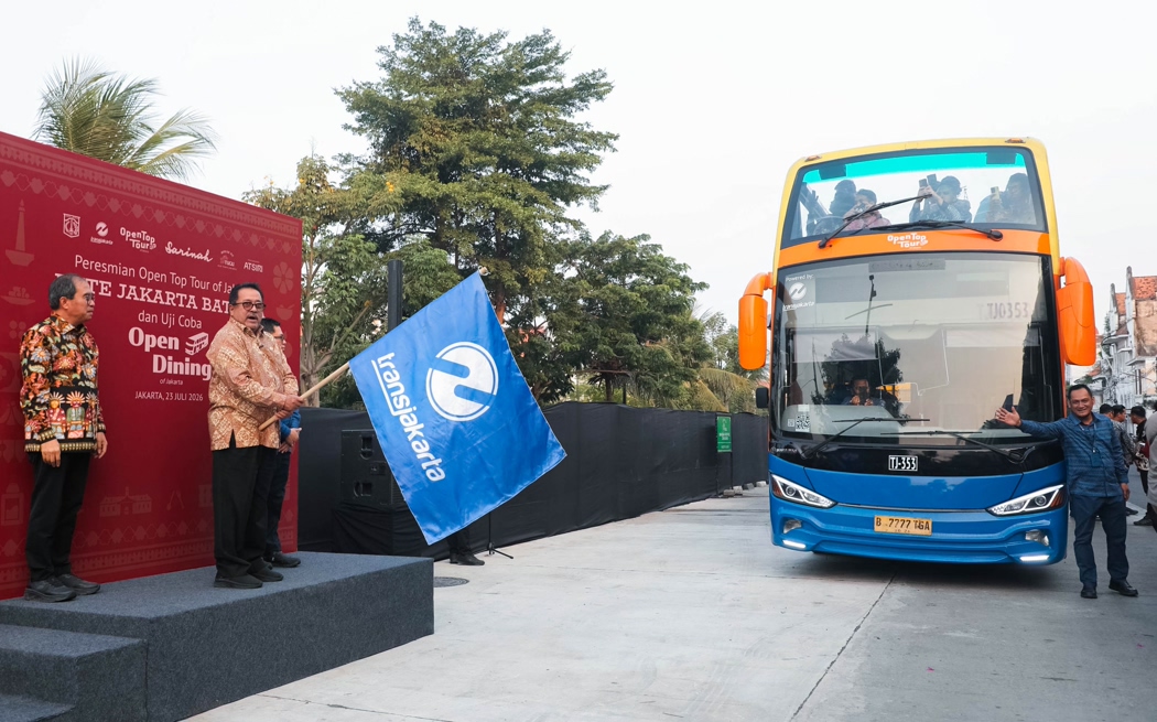 Wagub Rano Luncurkan Open Top Tour Jakarta Batavia dan Uji Coba Open Dining