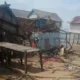 Subuh Hari Ini: Tiga Rumah di Balikpapan Ambruk Diterjang Ombak, Bayi 4 Bulan Selamat