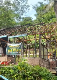 TMMD Ke-129 Kodim 0304/Agam Kebut Rehabilitasi Rumah Munawarsah di Palupuh