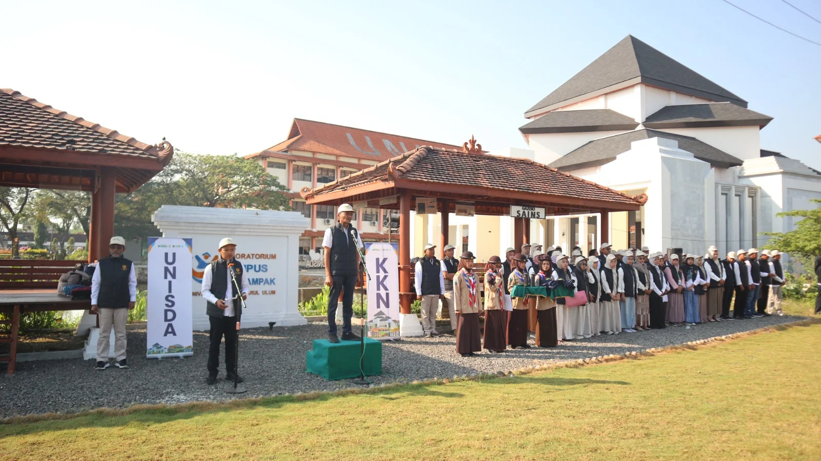 Unisda Lepas Ratusan Mahasiswa KKN Pengabdian Nasional dan Internasional
