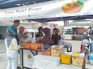 Viral di TikTok, Asinan Padat Raya Raup Omzet Rp8 Juta Sehari