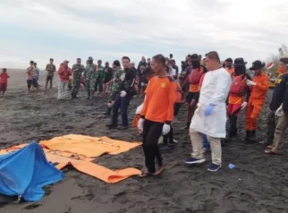 Tragedi 4 Remaja Terseret Ombak Besar di Pantai Tuturuga, 2 Tewas dan 1 Hilang