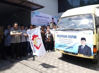Menteri Perdagangan (Mendag), Budi Santoso melepas ekspor koral hidup hasil budi daya PT Sri Kandi Aquarium, salah satu eksportir sekaligus pembudi daya koral hias, di Banyuwangi