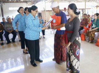 Aksi Sosial TP PKK Provinsi Bali “Bergerak dan Berbagi”, yng digelar di Kabupaten Klungkung, Jumat (21/8/2026).