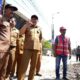 Bupati Sidoarjo, H. Subandi, SH, MKn., melakukan sidak ke proyek betonisasi ruas Jalan Tambakcemandi, Kecamatan Sedati