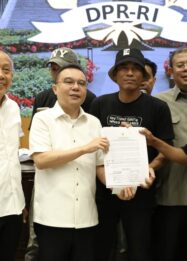 Wakil Ketua DPR RI Sufmi Dasco Ahmad didampingi Wakil Ketua Cucun Ahmad Syamsurizal dan Saan Mustopa, serta Wakil Ketua Komisi VI Andre Rosiade saat menerima audiensi AMPB di Gedung Nusantara Kompleks Parlemen Jakarta, Kamis (27/8/2026).