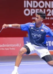 Alwi Farhan Tumbangkan Wakil Tuan Rumah dan Melaju ke Perempat Final Kejuaraan Dunia 2026