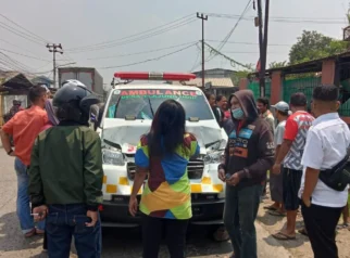Ambulans Bawa Pasien Gawat Janin Senggol Anak saat Karnaval di Pinrang, Sempat Bersitegang dengan Satpol PP