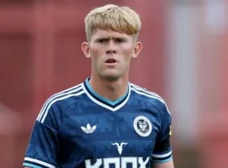 Bek Kiri Newcastle United Ini Minta Dijual ke Manchester United