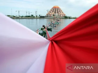Bendera Merah Putih Raksasa Dibentangkan di Makassar dan Yogyakarta, Semarakkan HUT ke-81 RI