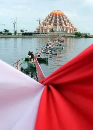 Bendera Merah Putih Raksasa Dibentangkan di Makassar dan Yogyakarta, Semarakkan HUT ke-81 RI