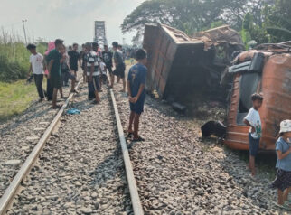 Kecelakaan Dump Truk vs KA Putri Deli di Perbaungan, Sopir Tewas
