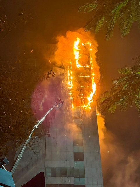 Melihat Gedung Bapenda DKI yang Terbakar dari Empat Sisi
