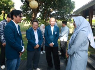 Dekan Sekolah Pascasarjana Ilmu dan Teknologi Multidisiplin (SPITM) ITB Prof. Ir. Wahyu Srigutomo bersama Bupati Banyuwangi, Ipuk Fiestiandani di Pendopo Sabha Swagatha Blambangan, Jumat (21/8/2026) sore.