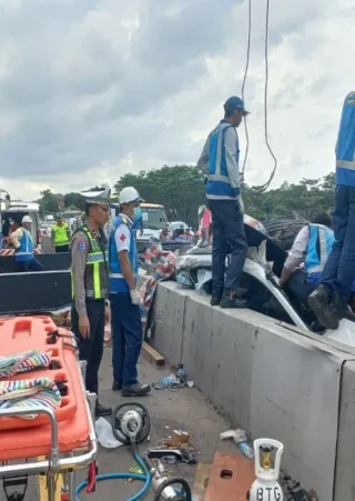 Pasutri Meninggal Dunia dalam Kecelakaan Ambulans Saat Antar Jenazah Anak di Tol Batang-Semarang