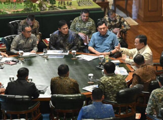 Presiden Prabowo Bahas Syarat Rekrutmen Suku Dayak Jadi TNI hingga Penanganan Karhutla