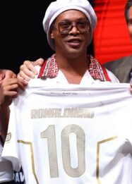 Ronaldinho Comeback, Legenda Brasil Kembali ke Lapangan dan Bidik Gol ke-300