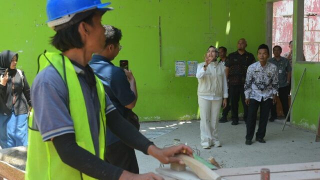 Wabup Boyolali, Dwi Fajar Nirwana meninjau proyek revitalisasi SD Negeri Ketoyan