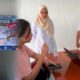 Bupati Banyuwangi, Ipuk Fiestiandani turun mengecek proses serah terima lapak pedagang